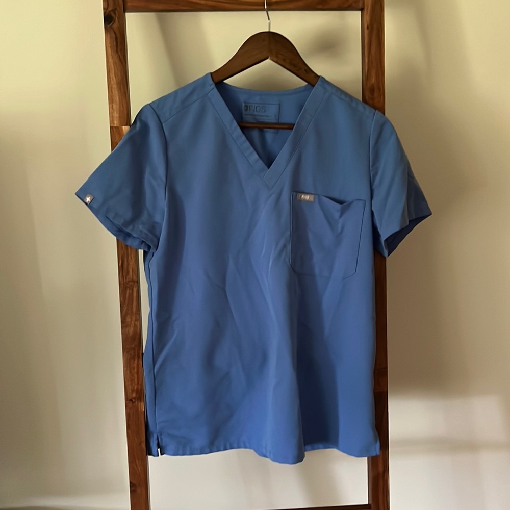 Figs scrub top. Like new!